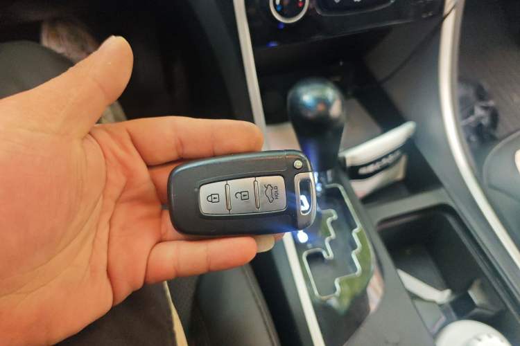 Used Hyundai Sonata 2014 2.4L Automatic Luxury Version China V Standard Vehicle Key