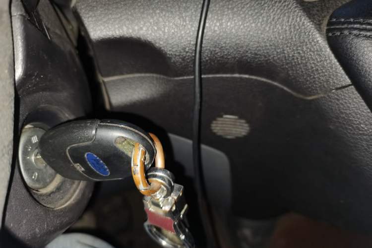 Used Ford Transit 2017 2.0T Diesel Multi-Purpose Commercial Vehicle Short Wheelbase Low Roof China IV Standard