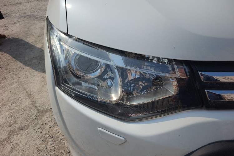 Used Mitsubishi Outlander 2013 2.4L Four-Wheel Drive Luxury Navigation Version 7 Seats