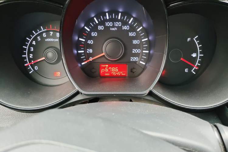 Used Kia K2 2012 Hatchback 1.4L Automatic Cool Edition Odometer Close Up