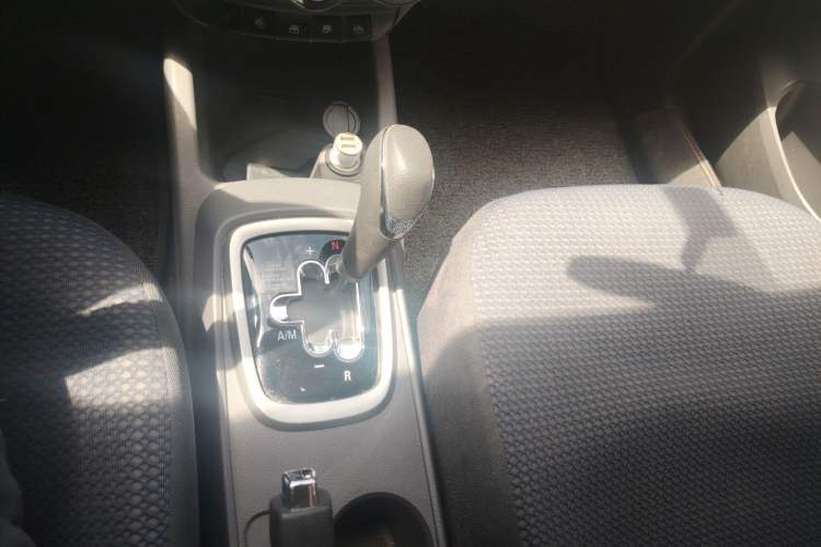 Used Chevrolet Sail 2015 Sail 3 1.3L AMT Ideal Edition Gear Lever