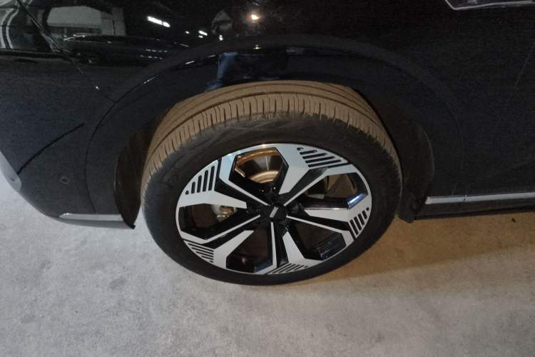 Used Wey Lanshan 2023 Four-Wheel Drive Ultra-Long Range Version Left Front Wheel Hub