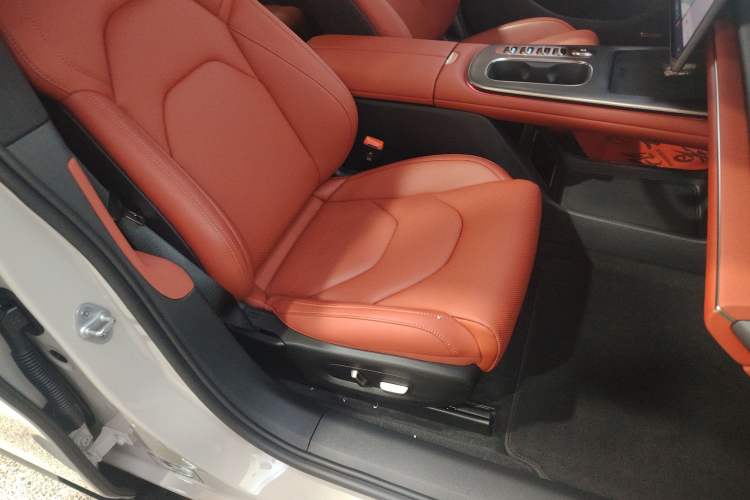 Used Xiaomi Auto SU7 2024 Four-Wheel Drive Ultra-Long Range Advanced Intelligent Driving Max Edition Right Front Seat