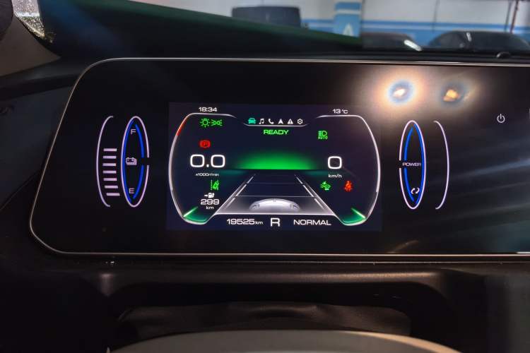 Used ORA Good Cat 2023 401 km Standard Range Premium Version Lithium Iron Phosphate
