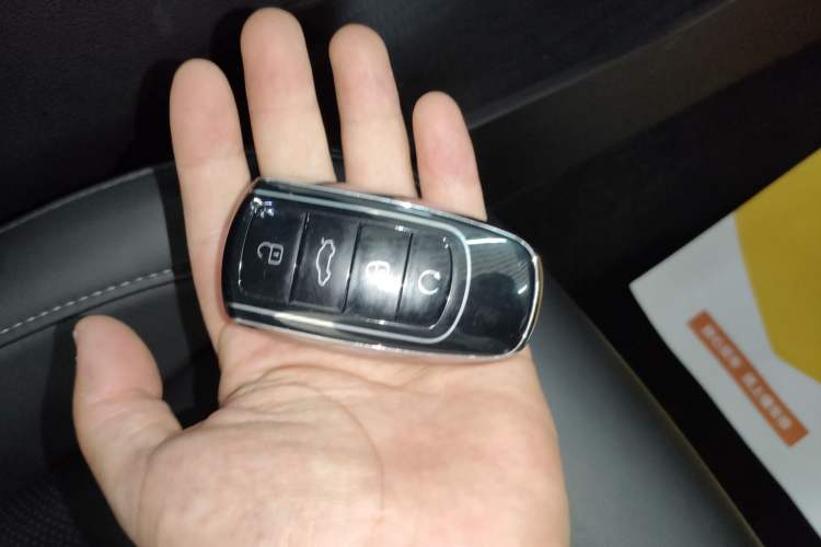 Used Chery Tiggo 8 PRO 2024 Champion Edition 290T Two-Wheel Drive Shining Version 5 Seats Vehicle Key