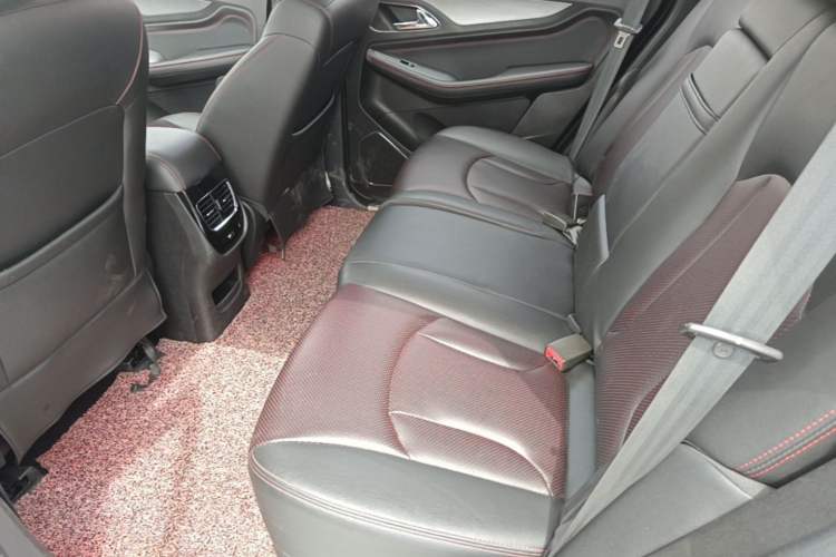Used Baojun 560 2015 1.8L manual luxury version

