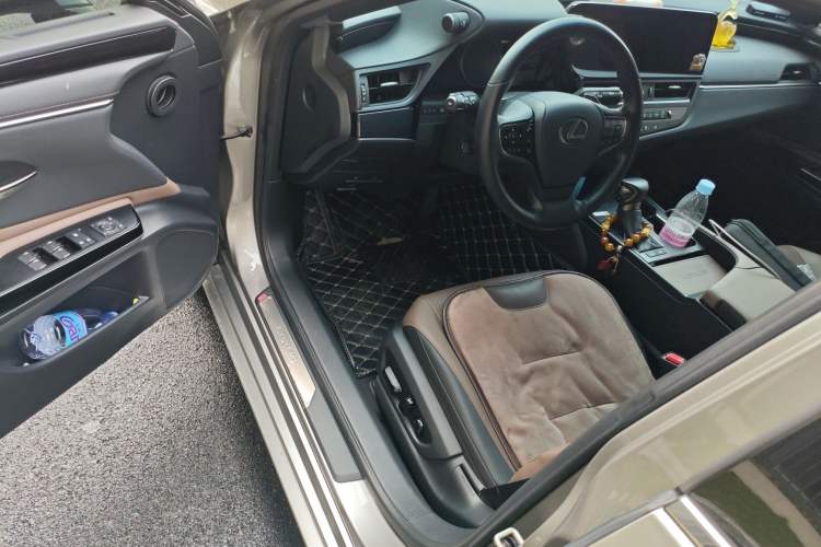 Used Lexus ES 2022 300h Excellence Edition
