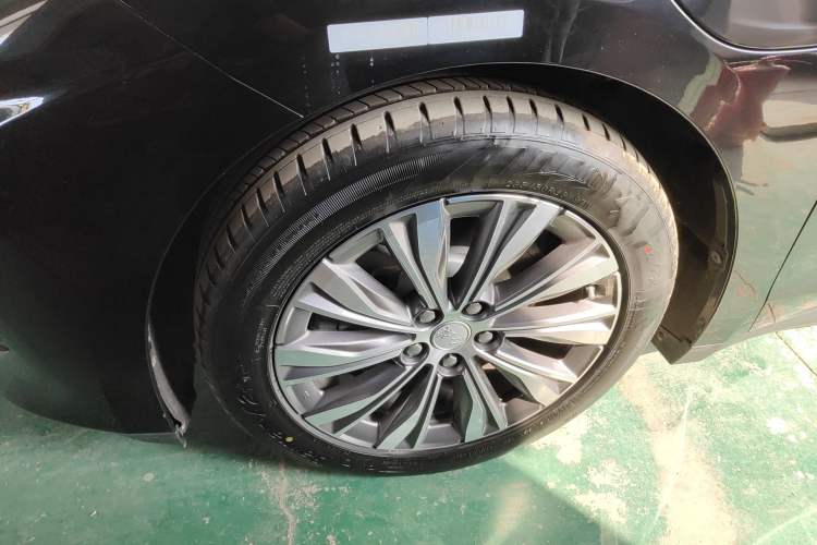 Used Hongqi E-QM5 2022 431 km Charge & Enjoy Edition Exterior 4