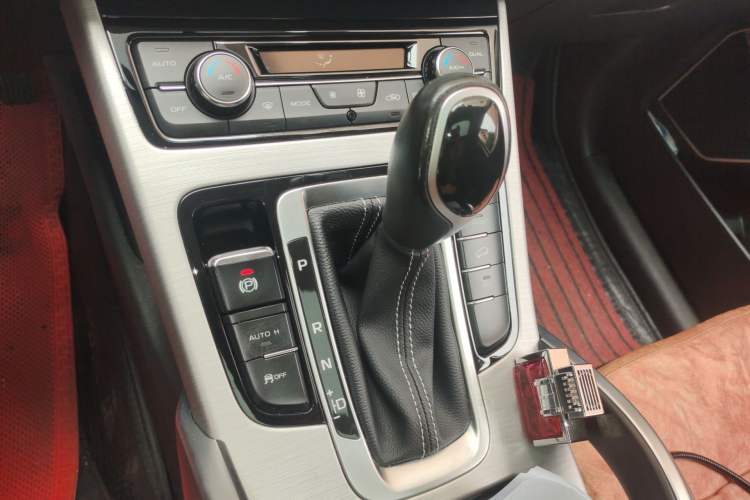 Used Geely Auto Emgrand X7 Sport 2016 1.8TD Automatic Smart Connectivity Version Gear Lever