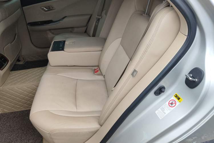Used Toyota Crown 2012 2.5L Royal Leather Edition