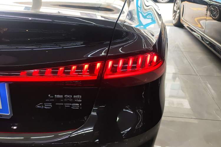 Used Audi A7L 2024 45 TFSI Luxury Edition Right Rear Taillight