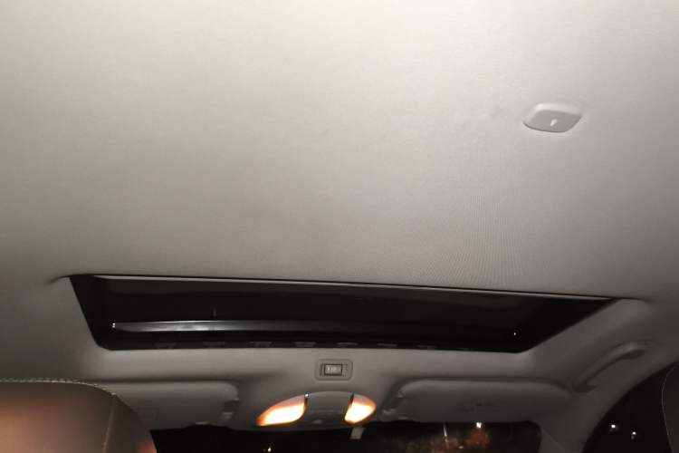 Used Infiniti QX60 2016 2.5 S/C Hybrid Two-Wheel-Drive Excellence Edition China V Standard Headliner