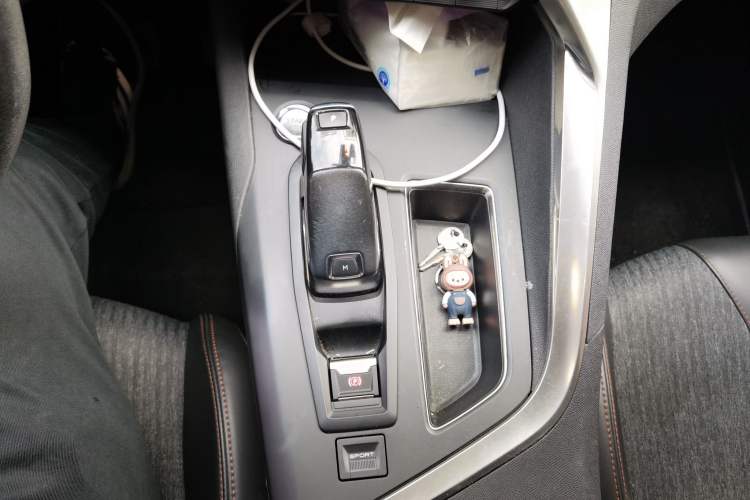 Used Peugeot 4008 2017 350THP Elite Edition Gear Lever