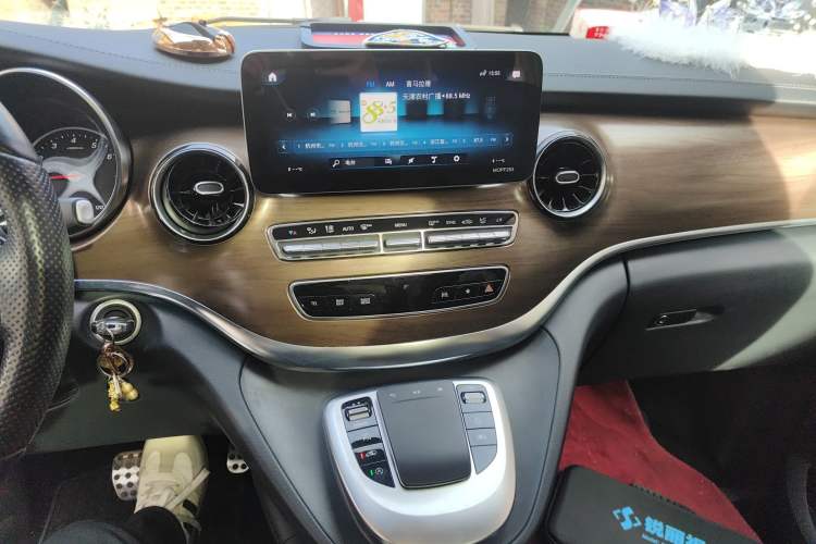 Used Mercedes-Benz V-Class 2021 V 260 L Long Wheelbase Prestige Edition Audio And AC Panel