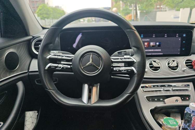 Used Mercedes-Benz E-Class New Energy 2022 E 350 e L Plug-in Hybrid Sports Sedan Steering Wheel
