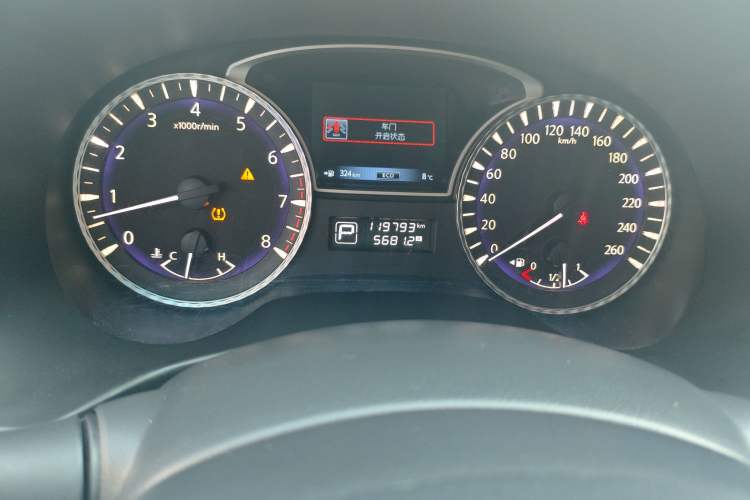 Used Infiniti JX 2013 JX35 4x4 All-Terrain Edition Odometer Close Up