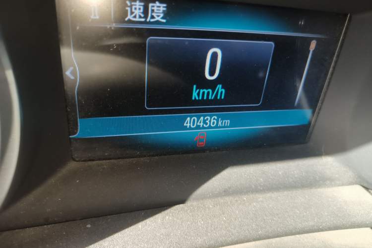 Used Buick Verano 2017 Sedan 15S Manual Leading Model Odometer Close Up