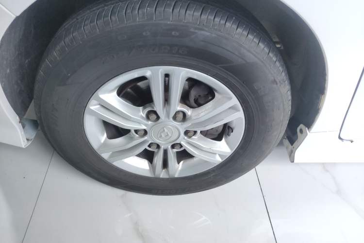 Used SAIC MAXUS G10 2018 PLUS 2.0T Automatic Smart Edition Left Front Wheel Hub