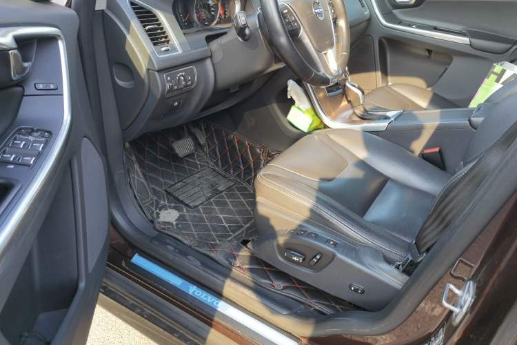 Used Volvo XC60 2017 T5 AWD Smart Upgrade Model