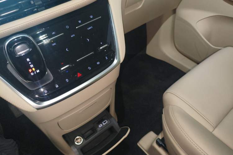 Used Buick GL8 2022 ES Landtrek 653T Luxury Edition