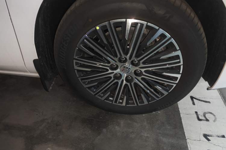 Used Buick GL8 New Energy 2024 Lu Zun Luxury Edition 7-Seater Exterior 3