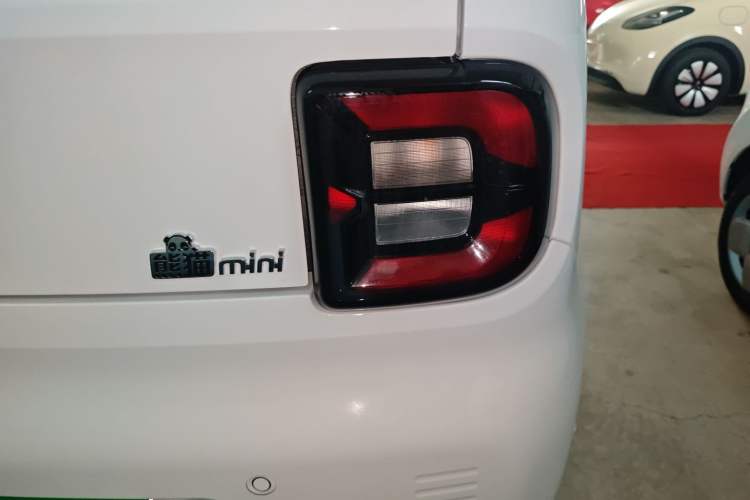 Used Geely Galaxy Panda 2024 Panda Mini 200km Endurance Bear Right Rear Taillight