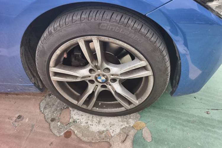 Used BMW 3 Series 2017 320i M Sport Right Front Wheel Hub