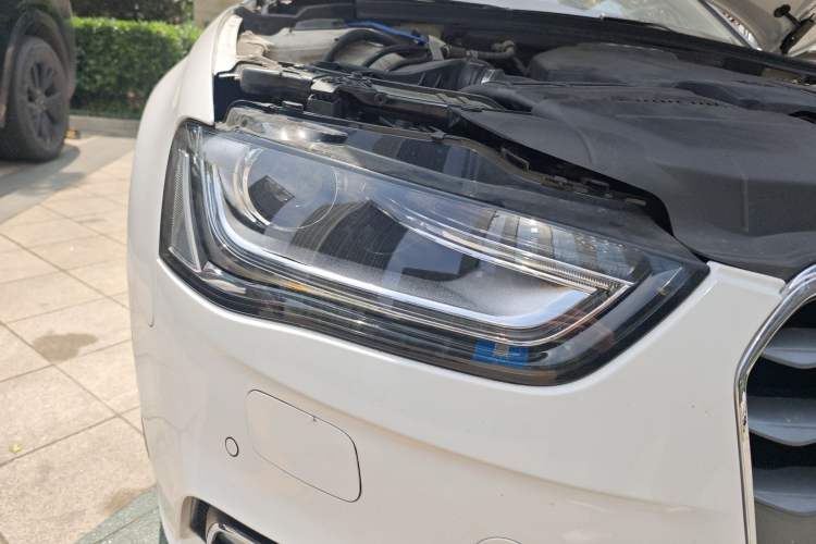 Used Audi A4L 2015 35 TFSI Automatic Comfort Model Right Front Headlight