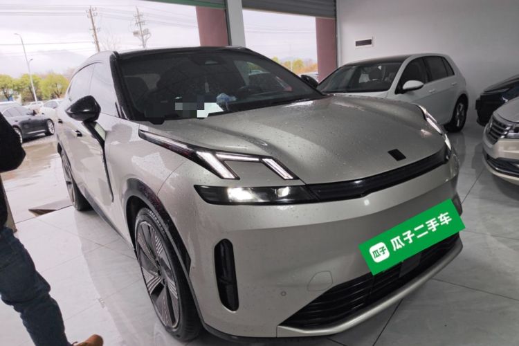 Used Lynk & Co 08 EM-P 2023 120km Long-Range Pro Front Right 45 Deg