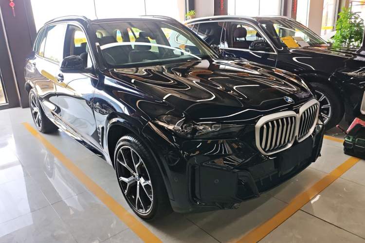 Used BMW X5 2025 Model, xDrive 30Li Prestige M Sport Night Package
