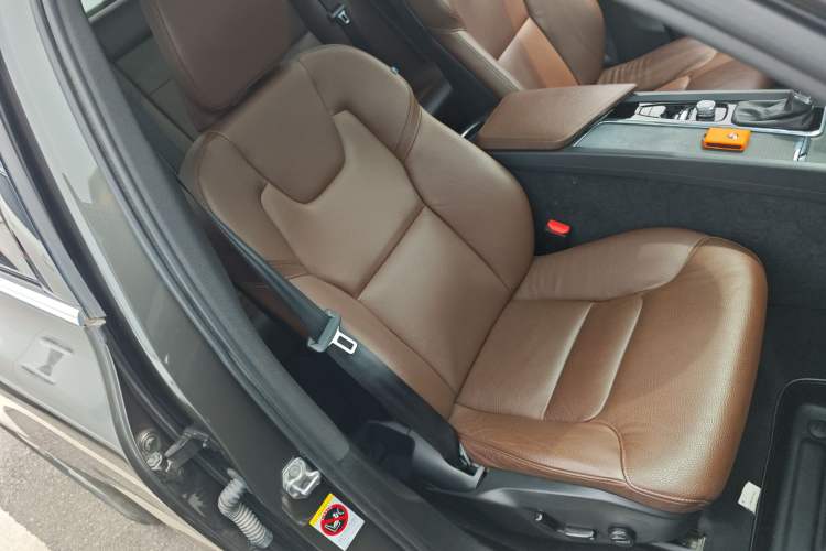 Used Volvo XC60 2021 T5 4x4 Smart Luxury Edition Right Front Seat