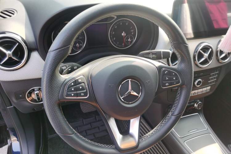 Used Mercedes-Benz B-Class 2017 B 200 Fashion Model Steering Wheel