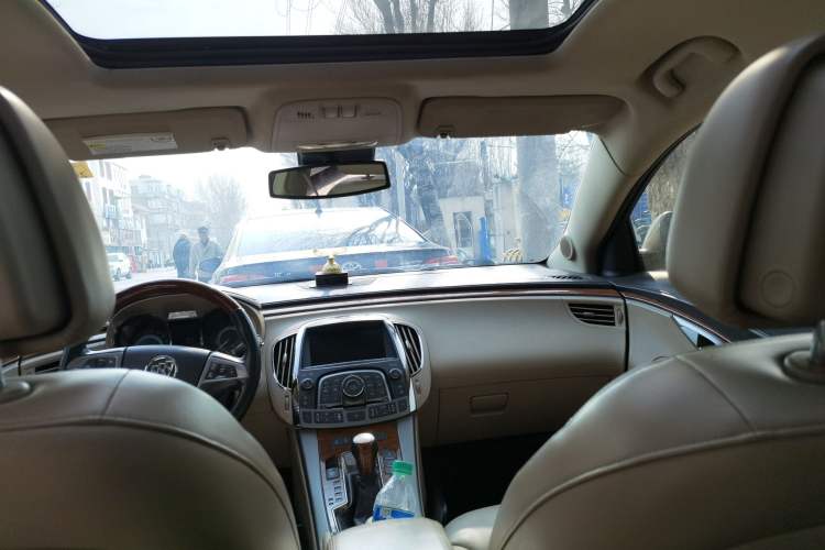 Used Buick LaCrosse 2009 2.4L Luxury Edition Headliner