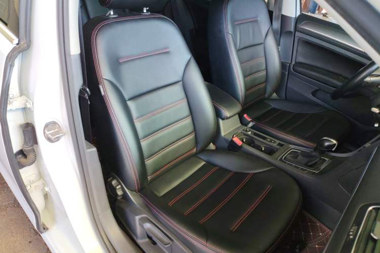 Used Volkswagen Golf 2016 1.6L Automatic Comfort Model Right Front Seat