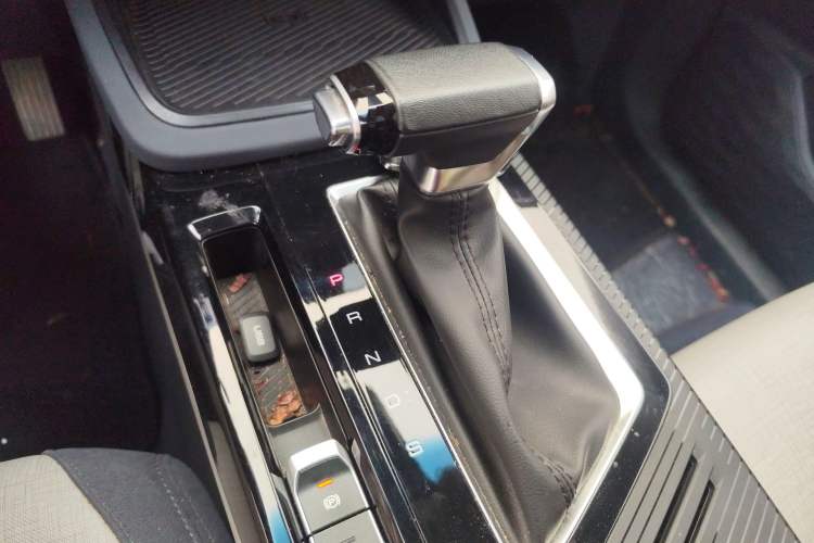 Used Baojun RM-5 2019 1.5T CVT 24-Hour Online Prestige Version 6 Seats Gear Lever