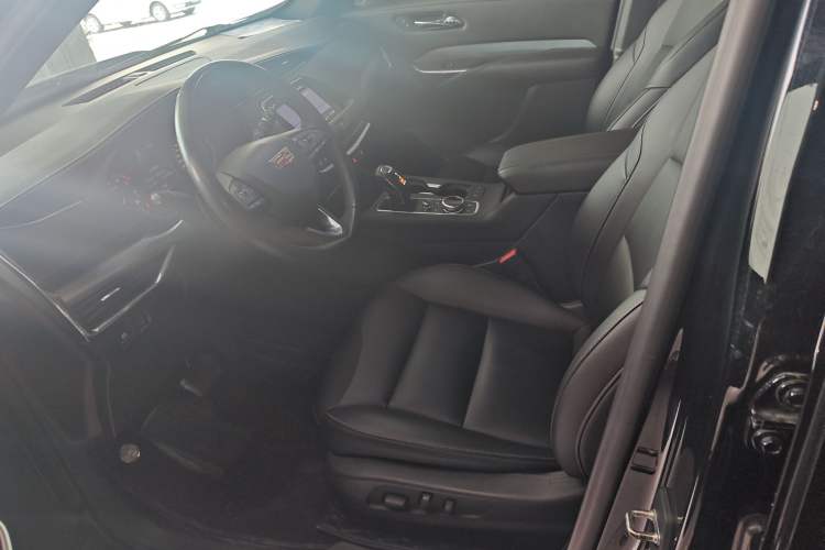 Used Cadillac XT4 2018 28T Two-Wheel-Drive Luxury Model
