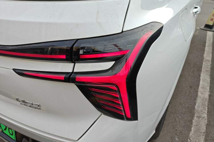 Used Hongqi HS3 PHEV 2025 Model PHEV 117km Jingwei PLUS Edition