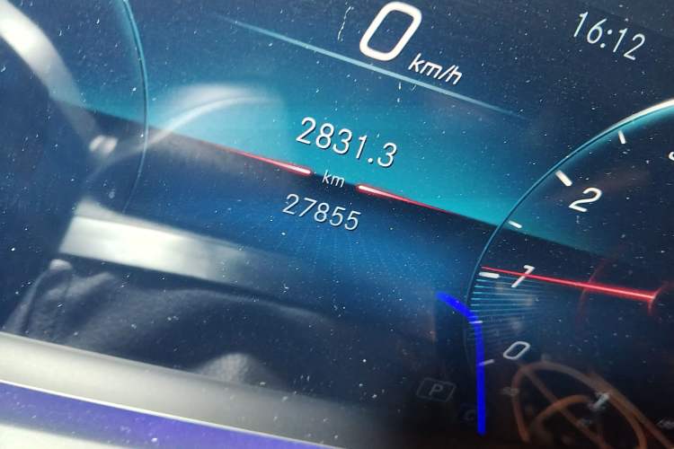 Used Mercedes-Benz GLE 2021 GLE 350 4MATIC Luxury Model Odometer Close Up