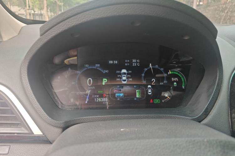 Used BYD Qin New Energy 2015 1.5T Dual-Crown Flagship Plus Edition Odometer Close Up