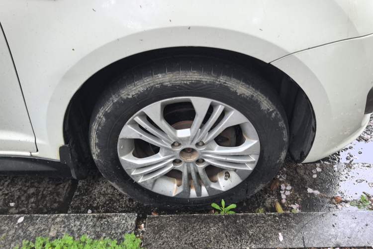 Used Suzuki Swift 2013 1.5L Manual Standard Edition Right Front Wheel Hub