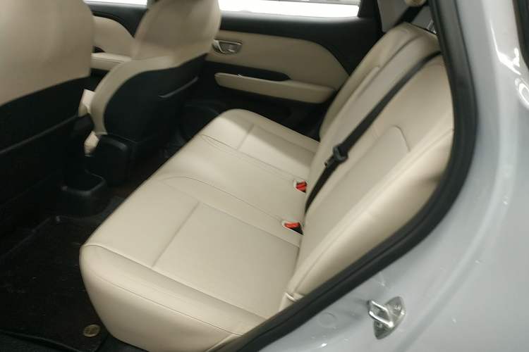 Used Wuling Bingo PLUS 2024 401 km Range 5-Seater Version Left Rear Seat