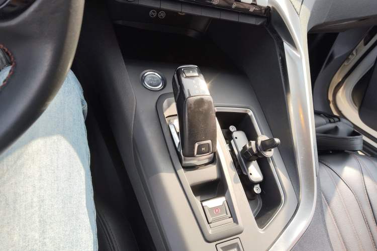 Used Peugeot 4008 2018 350THP Elite Edition Gear Lever