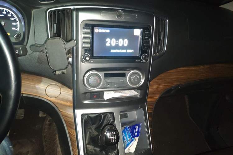 Used FORTHING Lingzhi PLUS 2022 Travel Edition 2.0L Manual Luxury Version 7 Seats