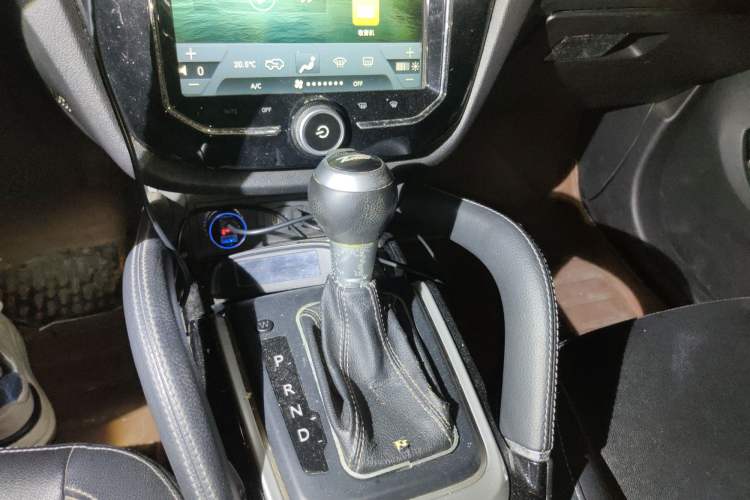 Used Zotye SR7 2016 1.5T CVT Cube Heart Edition China V Standard
