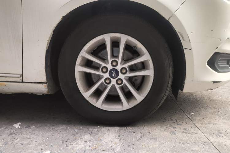 Used Ford Escort 2019 1.5L Automatic ZhiXiang Model Right Front Wheel Hub