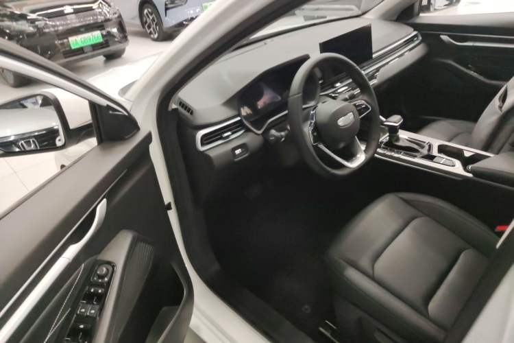 Used Geely Auto Emgrand 2025 4th Generation 1.5L CVT Luxury Version
