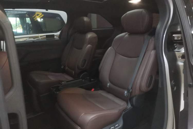 Used Toyota Sienna 2023 2.5L Hybrid Platinum Edition