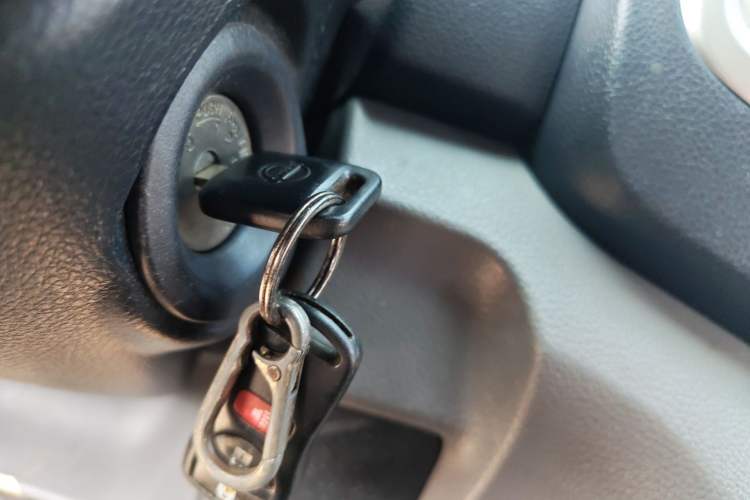 Used Nissan NV200 2012 1.6L 232 Seats Luxury Version
