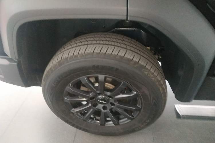 Used Formula Leopard 5 2023 Explore Edition
