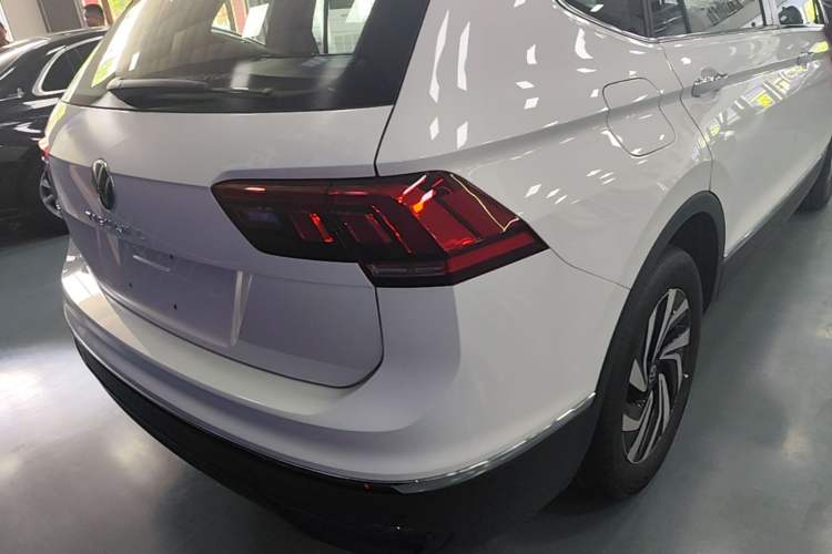 Used Volkswagen Tiguan L 2025 Model, Outstanding Version, 300TSI Automatic Two-Wheel Drive Longteng Edition
